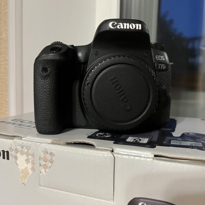 Продам фотоаппарат canon 77d