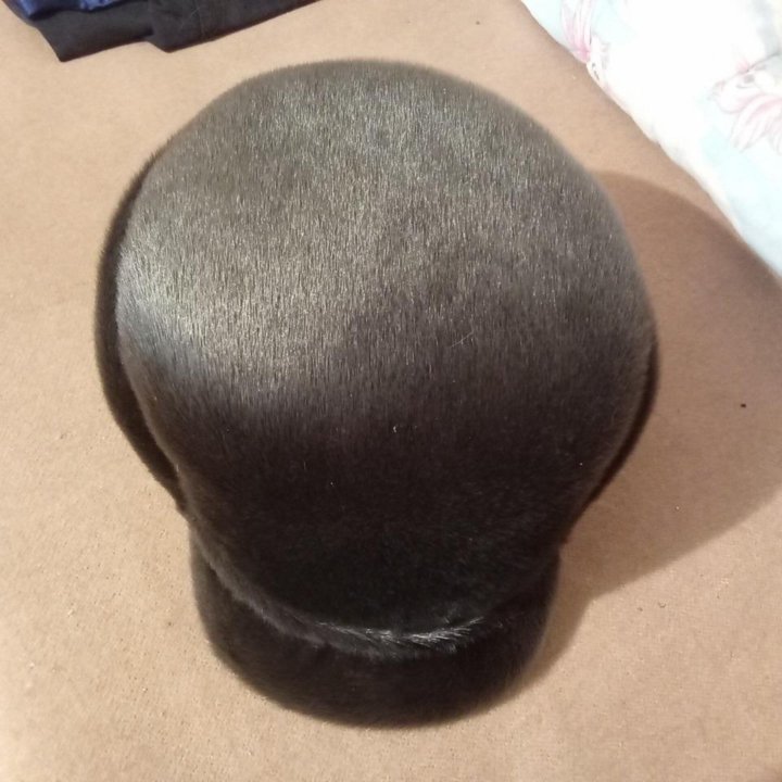 Продам зимнюю шапку из нерпы. Фирма Белка.