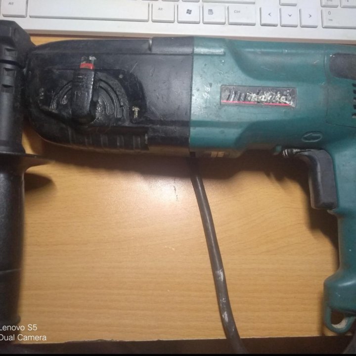 Перфоратор Makita HR2450