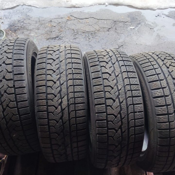 225/55R18 Kumho 4шт