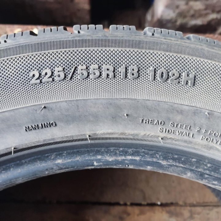 225/55R18 Kumho 4шт