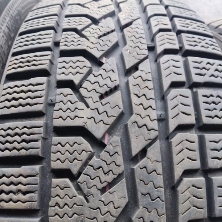 225/55R18 Kumho 4шт