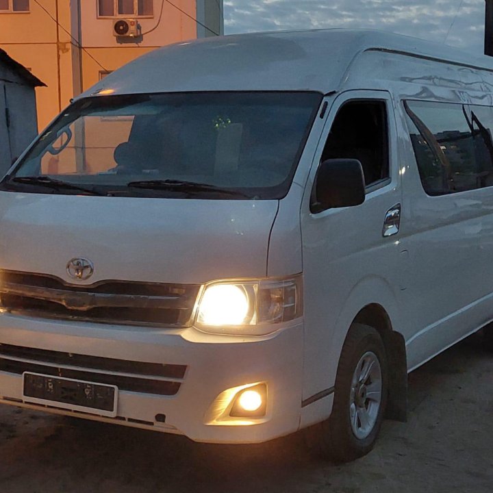 Toyota Hiace, 2011