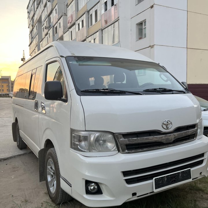 Toyota Hiace, 2011