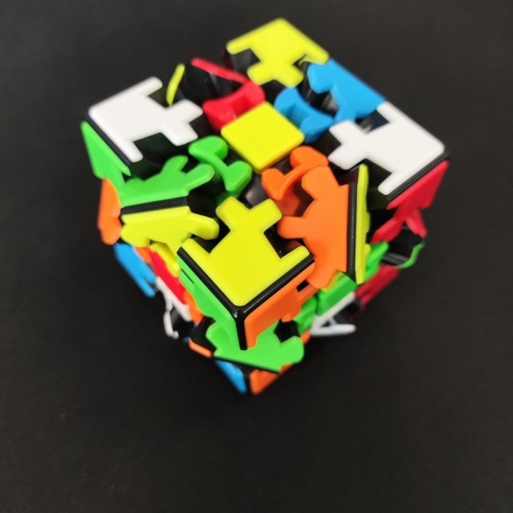 Кубик рубик (Gear Cube)