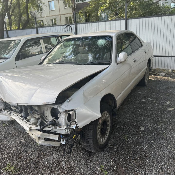 Toyota Crown, 1995