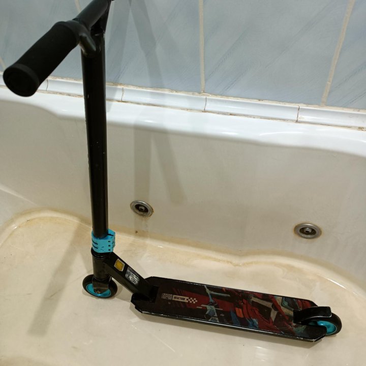 Трюковой самокат reaction