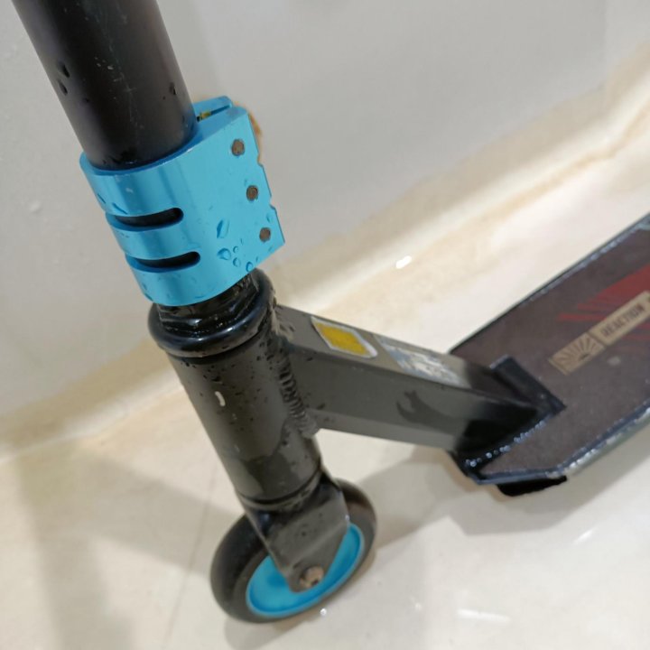 Трюковой самокат reaction