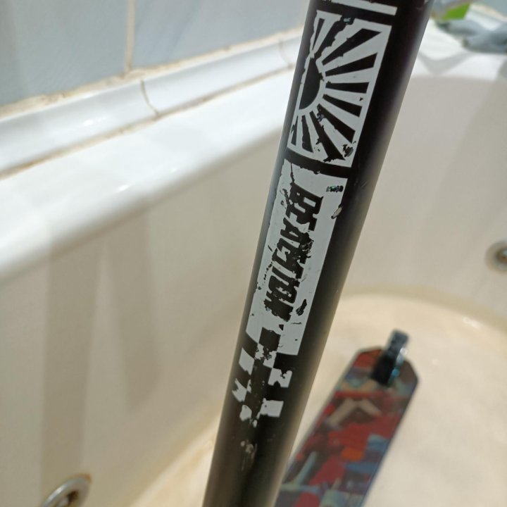 Трюковой самокат reaction