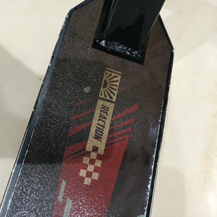 Трюковой самокат reaction