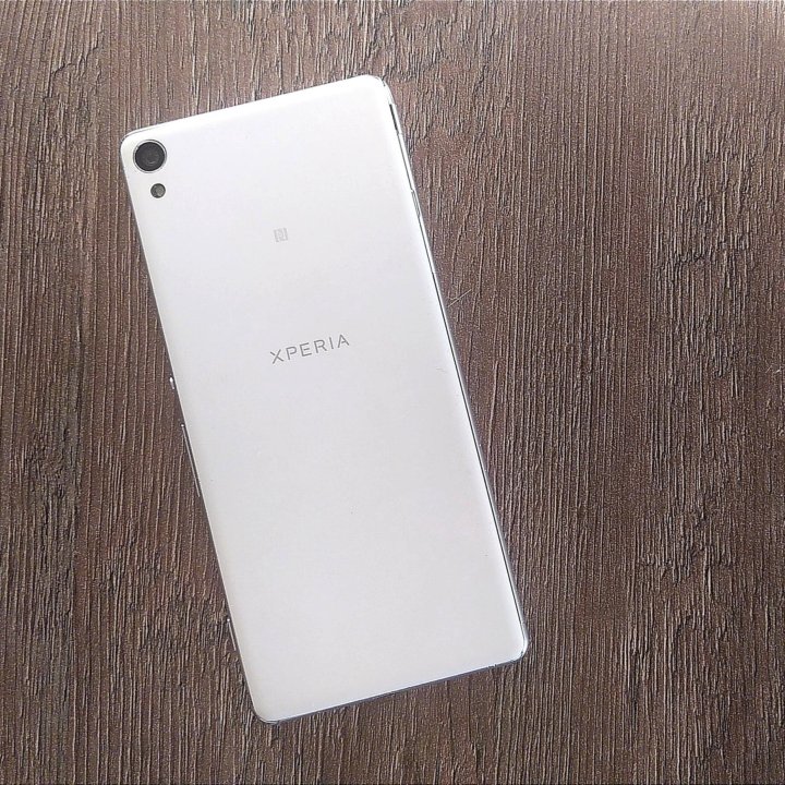 Телефон Sony Xperia XA