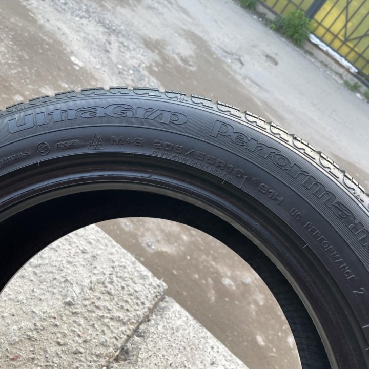 Goodyear UltraGrip Performance 2 RunFlat