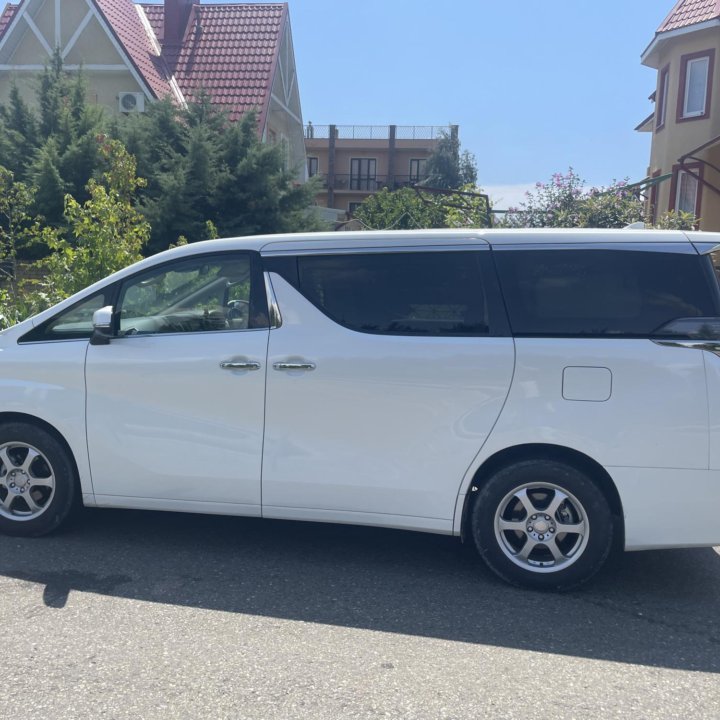 Toyota Vellfire, 2019