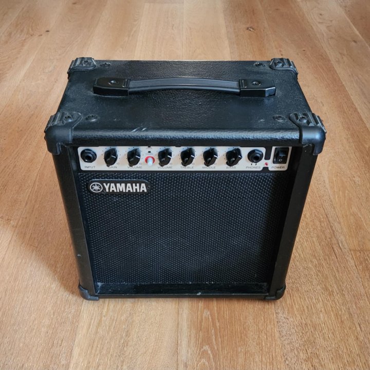 Комбоусилитель Yamaha GA15