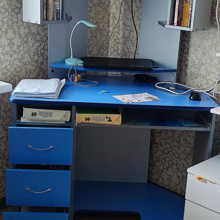 Компьютерный стол угловой