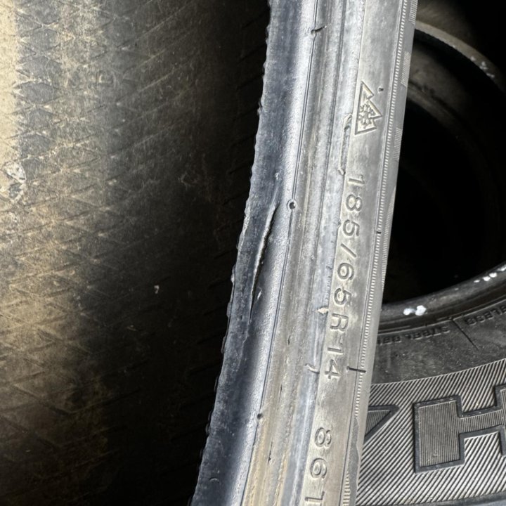 185/65 R14 Kumho I'Zen KW22