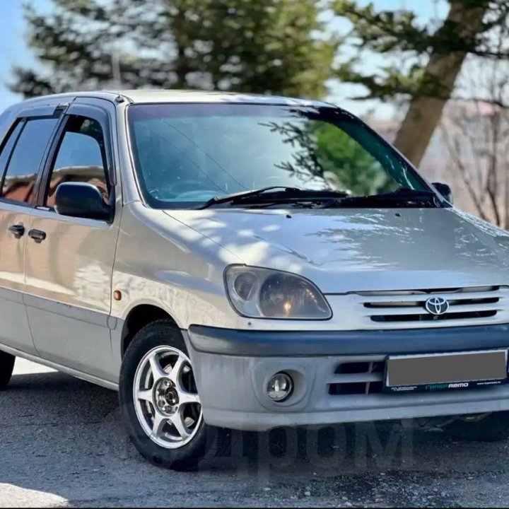 Toyota Raum, 1998