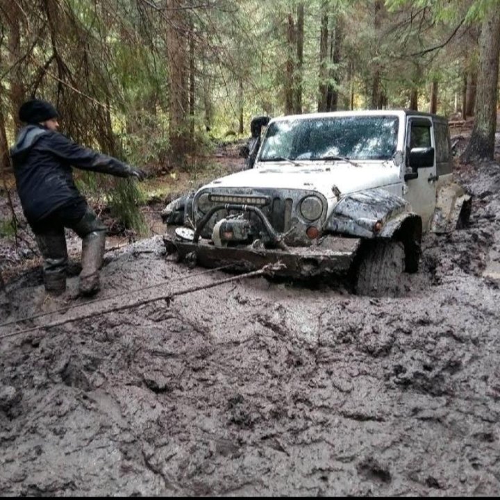 Вытащить машину из грязи, буксировка вскрытие авто