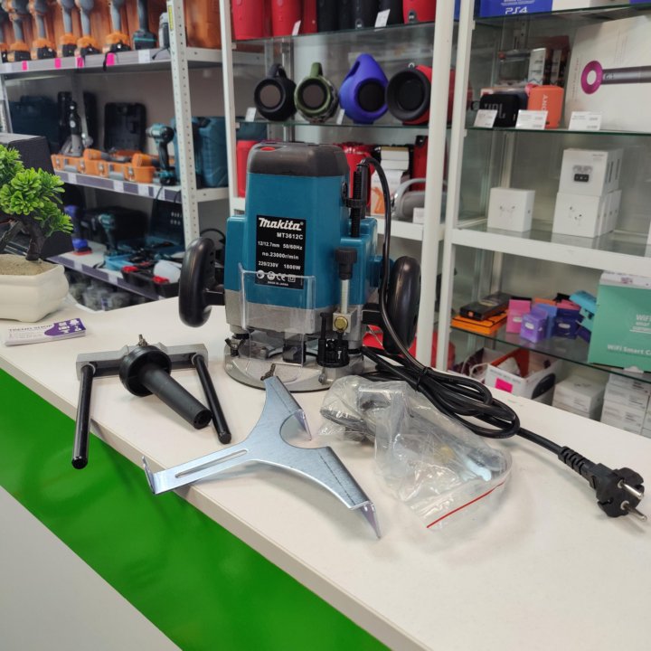 Мощный фрезер Makita 3612c