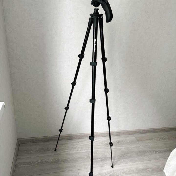 Штатив ManFrotto Compact Action (в ид. сост)