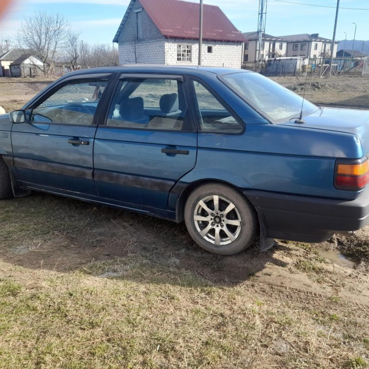 Volkswagen Passat, 1990