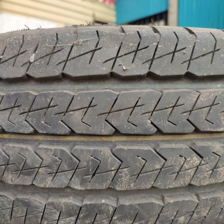 215/65R16C LT