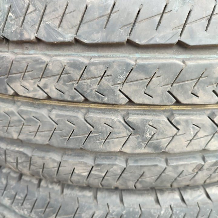 215/65R16C LT