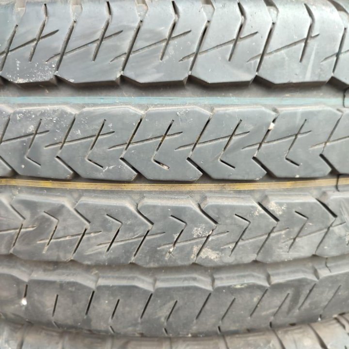 215/65R16C LT