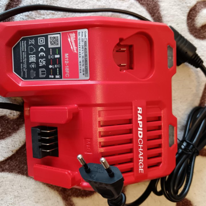 Зарядное устройство Milwaukee M12-18 FC (Turbo)