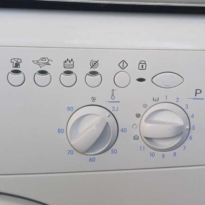 Стиральная машина Indesit, узкая