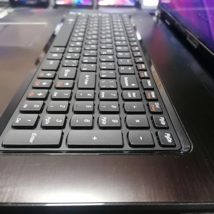 Ноутбук Lenovo большой (1369 Н2)