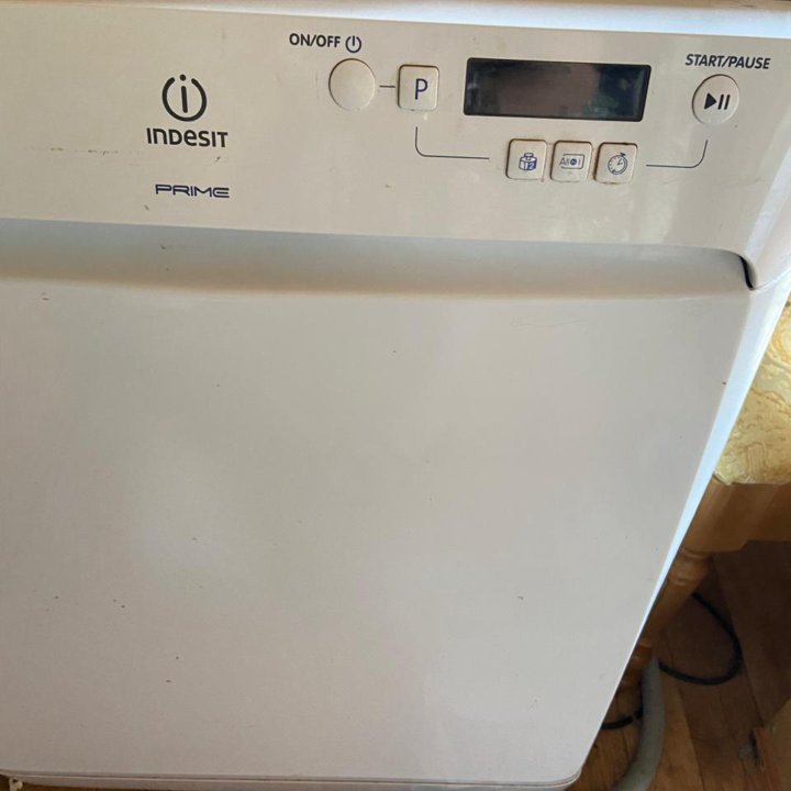 Посудомоечная машина INDESIT DFP584