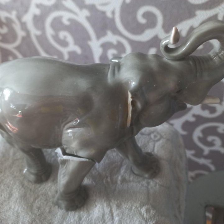 Слон фарфор