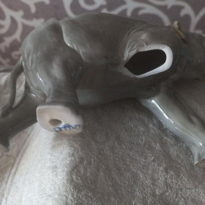 Слон фарфор