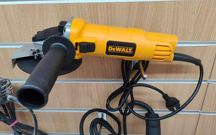 Болгарка Dewalt DWE8110S