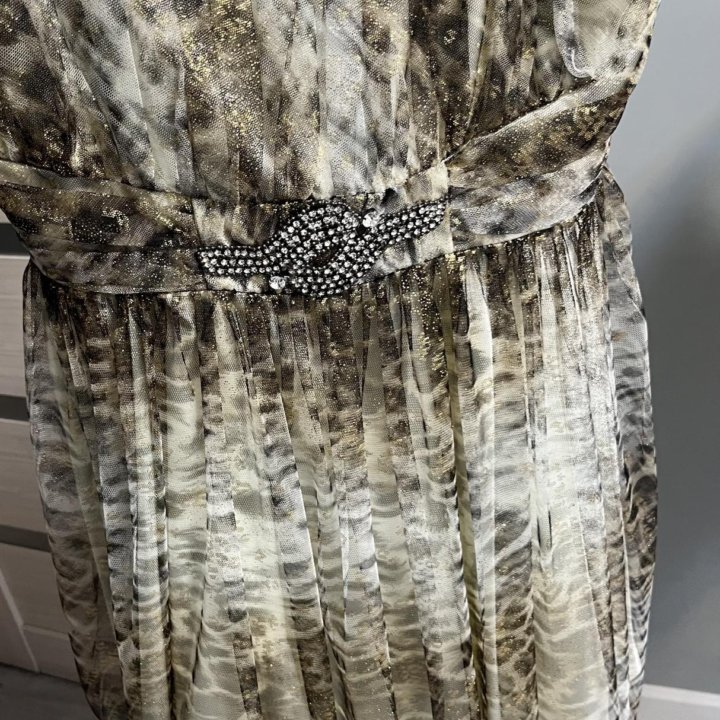 Продам нарядное платье