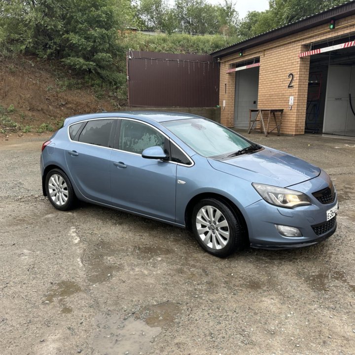 Opel Astra, 2010