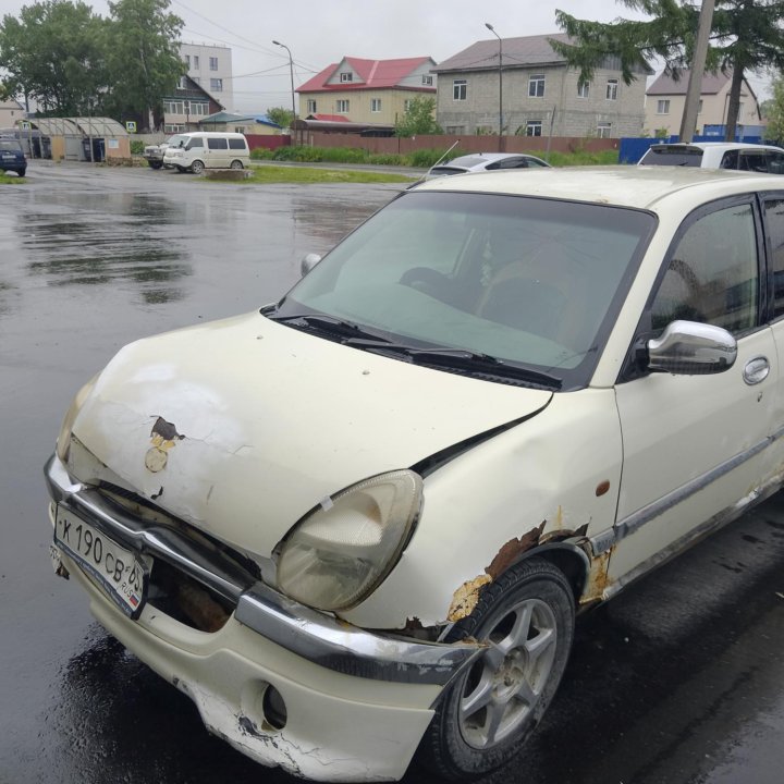 Toyota Duet, 2000