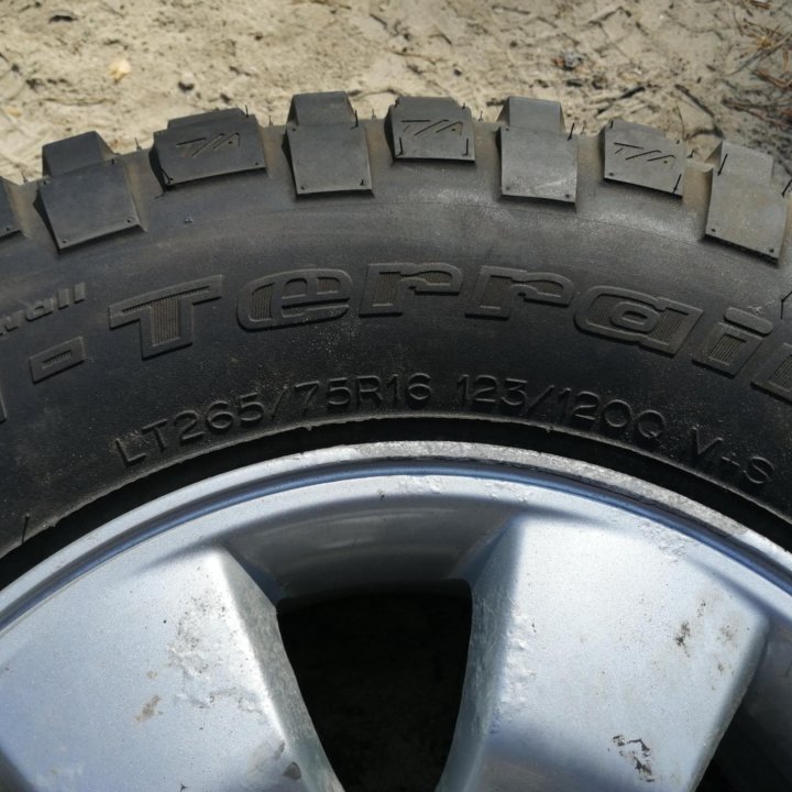 Bfgoodrich Mud-Terrain T/A 265/75 R16