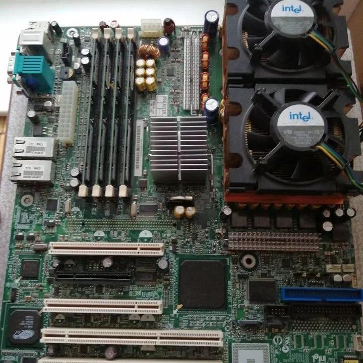 Intel Server Board SE7525RP2 CPU xeon 2.8 8Gb