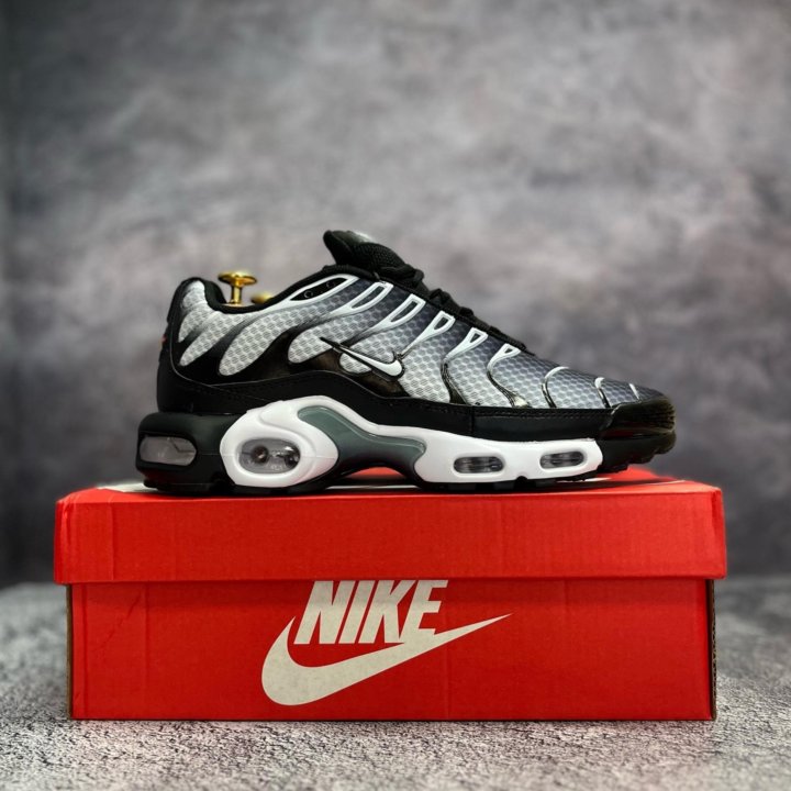 Кроссовки Nike Air Max Tn Plus