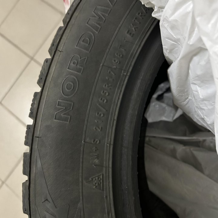 Зимние шины новые ошипованные Nordman 7 215/55R17