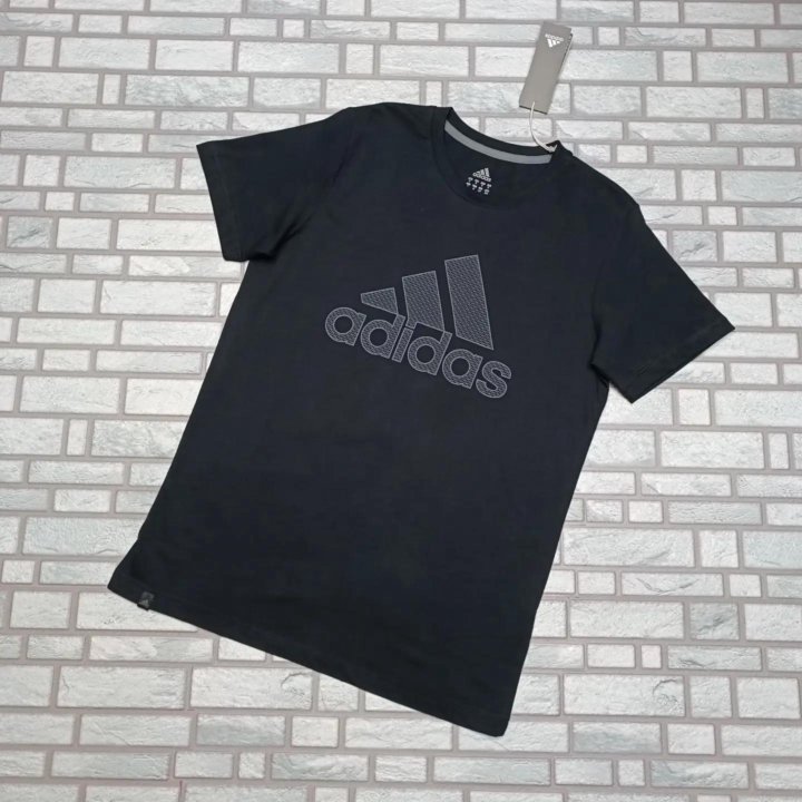 Чёрная футболка adidas Турция