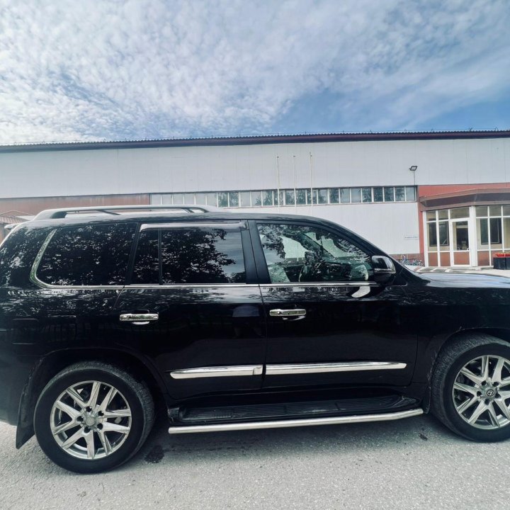 Lexus LX, 2012