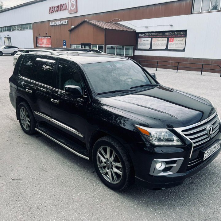 Lexus LX, 2012