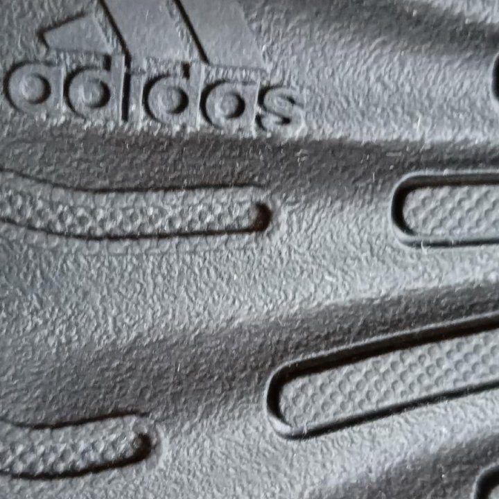 Новые Adidas кроссовки