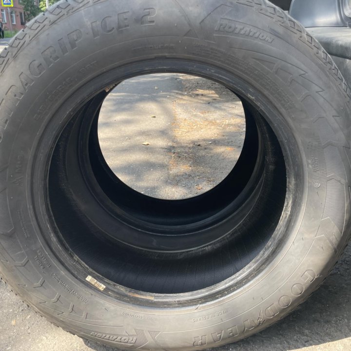 Продам 215/65R16