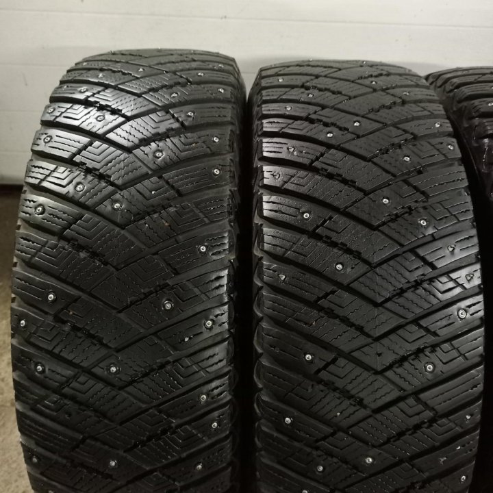 235/60R18 Goodyear UltraGrip Ice Arctic SUV (7633)