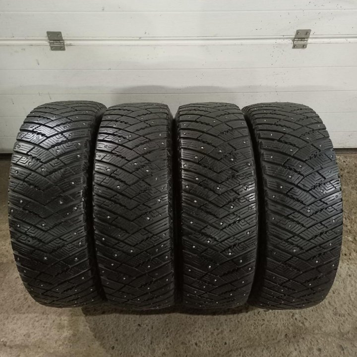 235/60R18 Goodyear UltraGrip Ice Arctic SUV (7633)