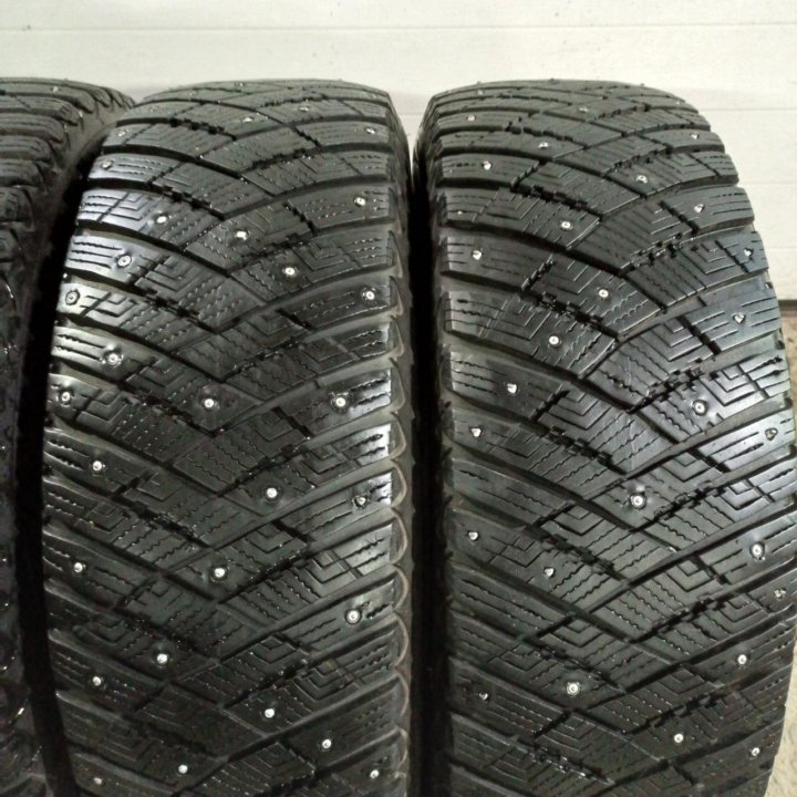 235/60R18 Goodyear UltraGrip Ice Arctic SUV (7633)